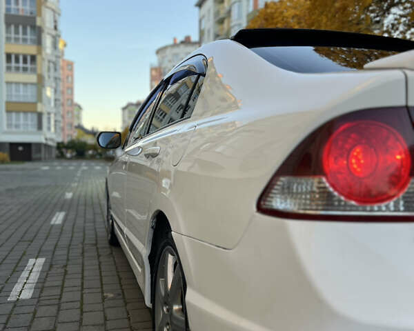 Білий Хонда Сівік, об'ємом двигуна 1.8 л та пробігом 376 тис. км за 5600 $, фото 7 на Automoto.ua