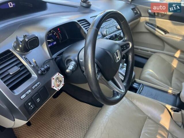 Хонда Цивик 2007 в Одессе на Automoto.ua Белый Хонда Цивик, объемом двигателя 1.34 л и пробегом 227 тыс. км за 5750 $, фото 16 на Automoto.ua