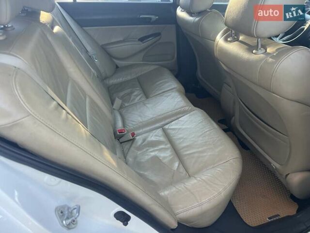 Хонда Цивик 2007 в Одессе на Automoto.ua Белый Хонда Цивик, объемом двигателя 1.34 л и пробегом 227 тыс. км за 5750 $, фото 21 на Automoto.ua