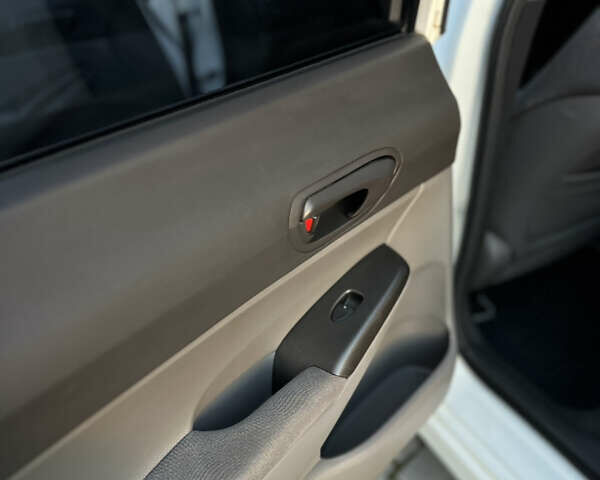 Білий Хонда Сівік, об'ємом двигуна 1.8 л та пробігом 376 тис. км за 5600 $, фото 16 на Automoto.ua