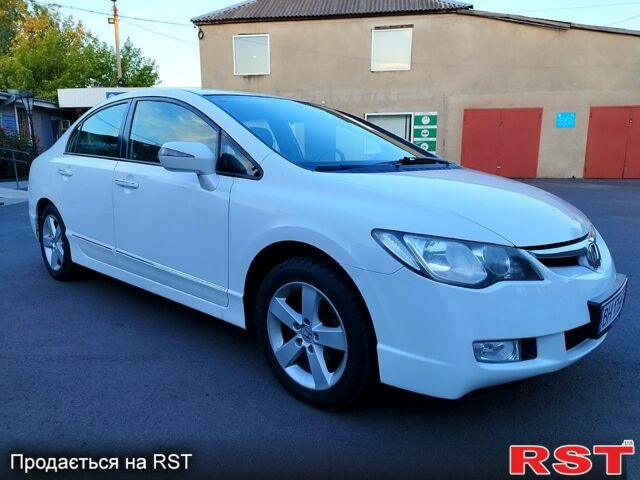 Белый Хонда Цивик, объемом двигателя 1.3 л и пробегом 258 тыс. км за 7500 $, фото 2 на Automoto.ua