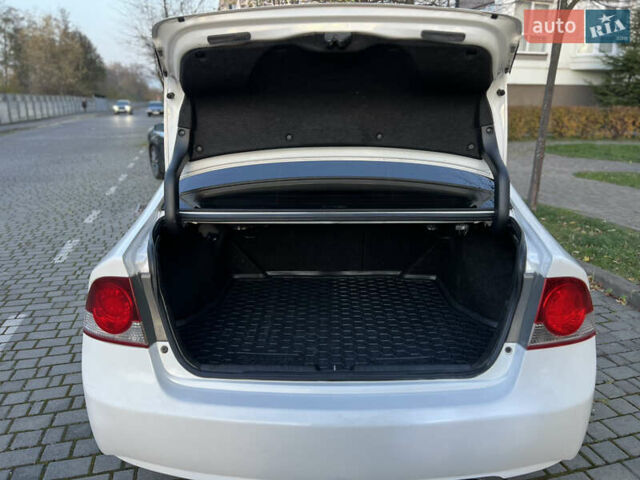 Білий Хонда Сівік, об'ємом двигуна 1.8 л та пробігом 376 тис. км за 5600 $, фото 19 на Automoto.ua