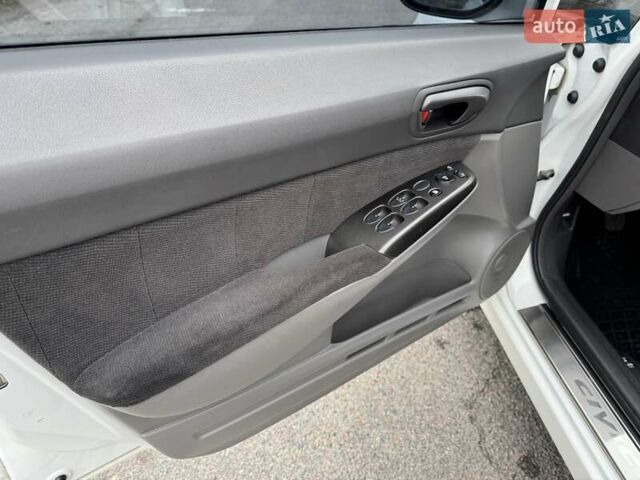 Белый Хонда Цивик, объемом двигателя 1.8 л и пробегом 236 тыс. км за 7000 $, фото 18 на Automoto.ua