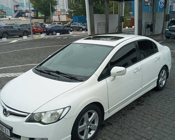 Белый Хонда Цивик, объемом двигателя 1.8 л и пробегом 224 тыс. км за 6100 $, фото 5 на Automoto.ua