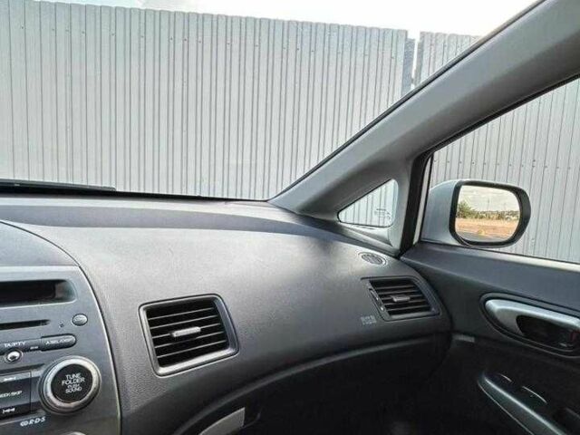 Белый Хонда Цивик, объемом двигателя 1.8 л и пробегом 259 тыс. км за 6300 $, фото 6 на Automoto.ua