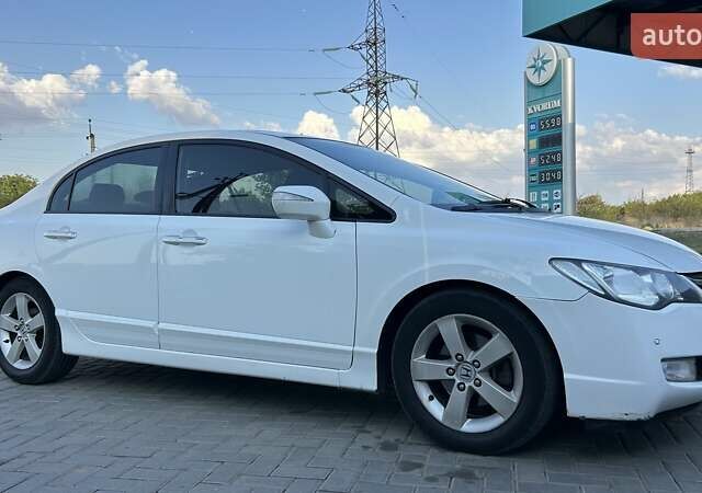 Белый Хонда Цивик, объемом двигателя 1.8 л и пробегом 256 тыс. км за 6300 $, фото 2 на Automoto.ua