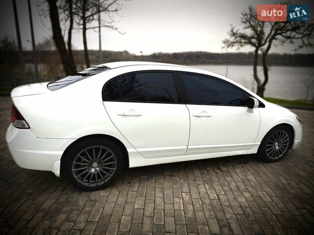 Белый Хонда Цивик, объемом двигателя 1.8 л и пробегом 283 тыс. км за 6000 $, фото 9 на Automoto.ua