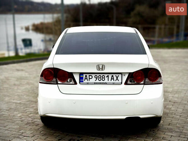Белый Хонда Цивик, объемом двигателя 1.8 л и пробегом 283 тыс. км за 6000 $, фото 5 на Automoto.ua