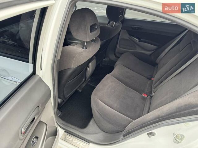 Белый Хонда Цивик, объемом двигателя 1.8 л и пробегом 236 тыс. км за 7000 $, фото 33 на Automoto.ua