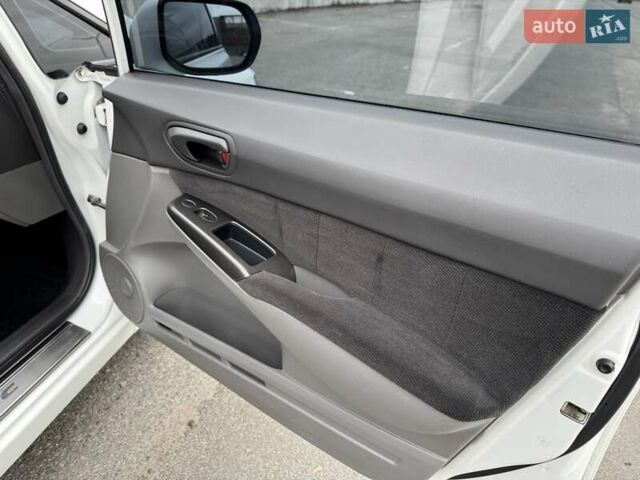 Белый Хонда Цивик, объемом двигателя 1.8 л и пробегом 236 тыс. км за 7000 $, фото 23 на Automoto.ua