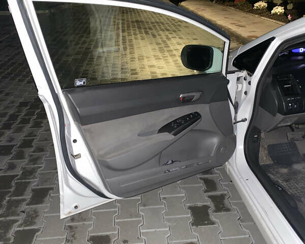 Білий Хонда Сівік, об'ємом двигуна 1.3 л та пробігом 315 тис. км за 4400 $, фото 9 на Automoto.ua
