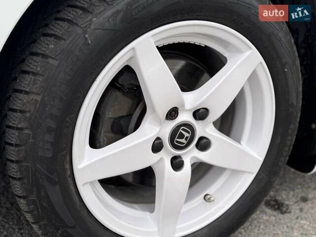 Белый Хонда Цивик, объемом двигателя 1.8 л и пробегом 236 тыс. км за 7000 $, фото 8 на Automoto.ua