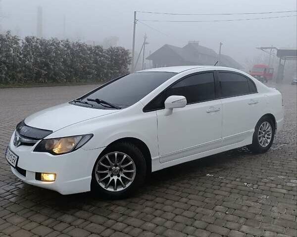 Белый Хонда Цивик, объемом двигателя 1.3 л и пробегом 300 тыс. км за 4850 $, фото 3 на Automoto.ua