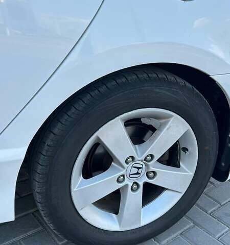 Белый Хонда Цивик, объемом двигателя 1.8 л и пробегом 259 тыс. км за 6300 $, фото 4 на Automoto.ua