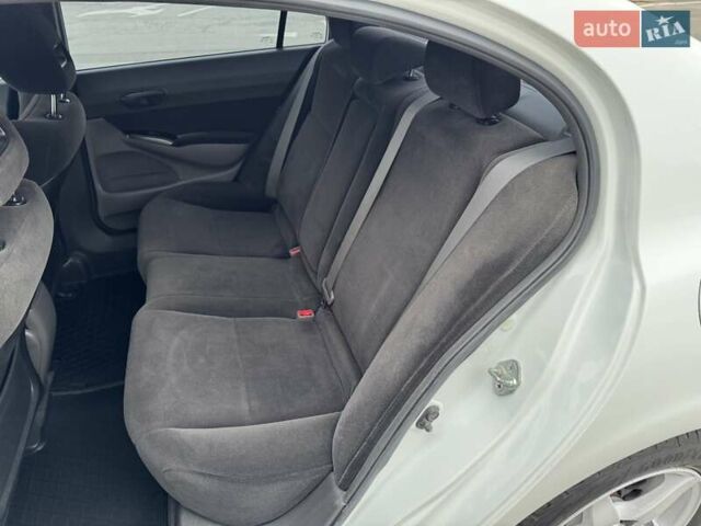 Белый Хонда Цивик, объемом двигателя 1.8 л и пробегом 236 тыс. км за 7000 $, фото 32 на Automoto.ua
