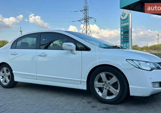Белый Хонда Цивик, объемом двигателя 1.8 л и пробегом 259 тыс. км за 6300 $, фото 2 на Automoto.ua