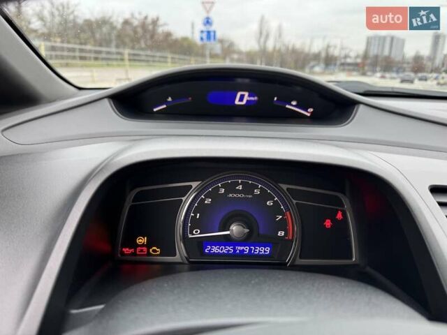 Белый Хонда Цивик, объемом двигателя 1.8 л и пробегом 236 тыс. км за 7000 $, фото 20 на Automoto.ua
