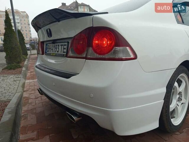 Белый Хонда Цивик, объемом двигателя 1.8 л и пробегом 250 тыс. км за 6800 $, фото 9 на Automoto.ua