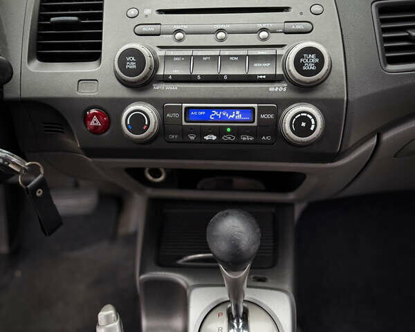 Белый Хонда Цивик, объемом двигателя 1.8 л и пробегом 283 тыс. км за 6000 $, фото 12 на Automoto.ua