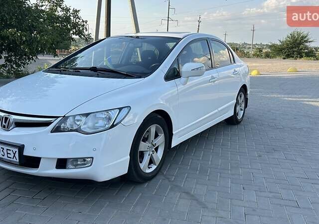 Белый Хонда Цивик, объемом двигателя 1.8 л и пробегом 256 тыс. км за 6300 $, фото 1 на Automoto.ua