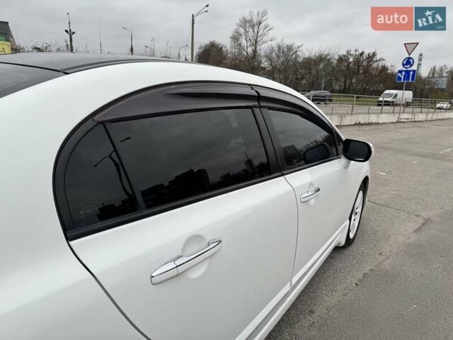 Белый Хонда Цивик, объемом двигателя 1.8 л и пробегом 236 тыс. км за 7000 $, фото 13 на Automoto.ua