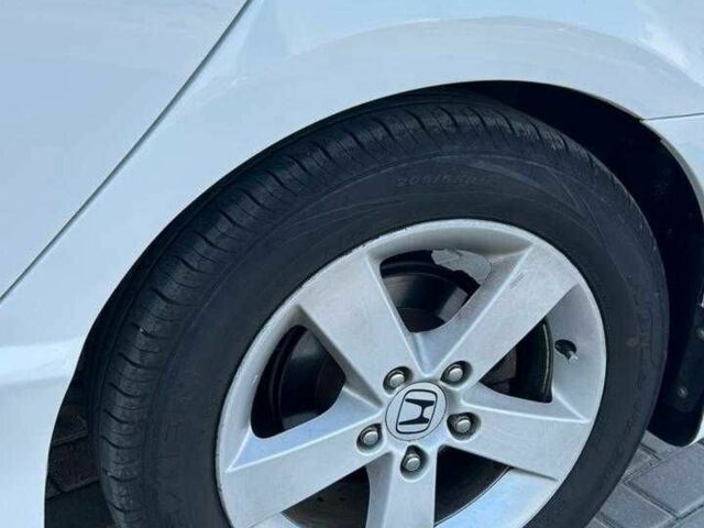 Белый Хонда Цивик, объемом двигателя 1.8 л и пробегом 259 тыс. км за 6300 $, фото 4 на Automoto.ua