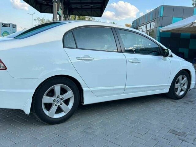 Белый Хонда Цивик, объемом двигателя 1.8 л и пробегом 259 тыс. км за 6300 $, фото 3 на Automoto.ua