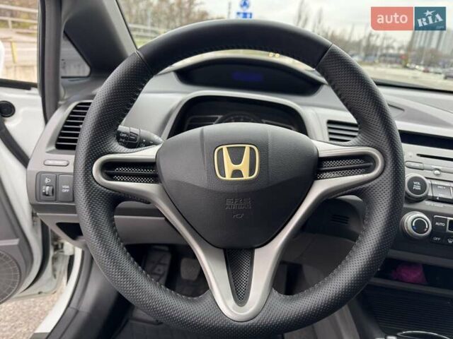 Белый Хонда Цивик, объемом двигателя 1.8 л и пробегом 236 тыс. км за 7000 $, фото 19 на Automoto.ua