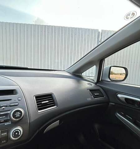 Белый Хонда Цивик, объемом двигателя 1.8 л и пробегом 259 тыс. км за 6300 $, фото 6 на Automoto.ua