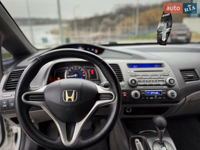 Белый Хонда Цивик, объемом двигателя 1.8 л и пробегом 283 тыс. км за 6000 $, фото 11 на Automoto.ua