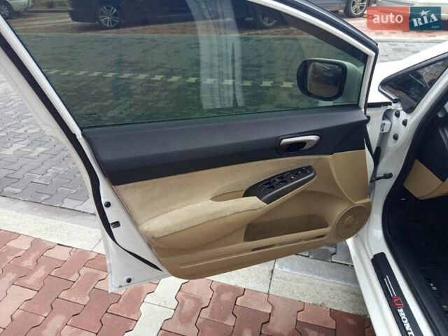 Белый Хонда Цивик, объемом двигателя 1.8 л и пробегом 250 тыс. км за 6800 $, фото 24 на Automoto.ua