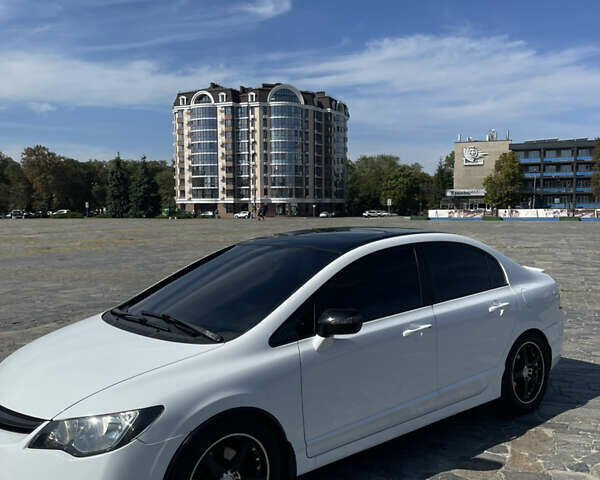 Белый Хонда Цивик, объемом двигателя 1.8 л и пробегом 218 тыс. км за 7500 $, фото 1 на Automoto.ua