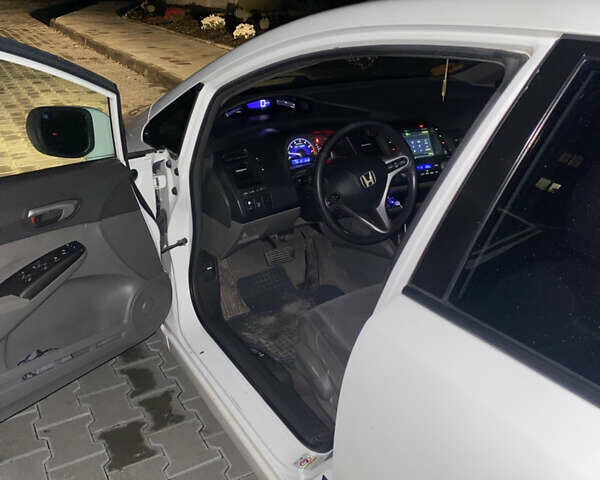 Білий Хонда Сівік, об'ємом двигуна 1.3 л та пробігом 315 тис. км за 4400 $, фото 11 на Automoto.ua