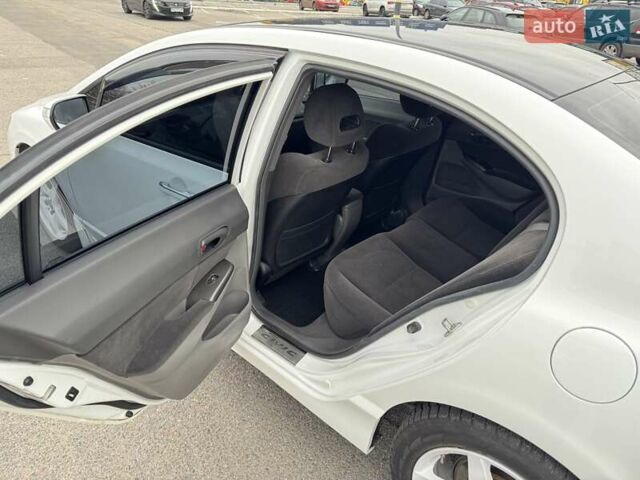 Белый Хонда Цивик, объемом двигателя 1.8 л и пробегом 236 тыс. км за 7000 $, фото 30 на Automoto.ua