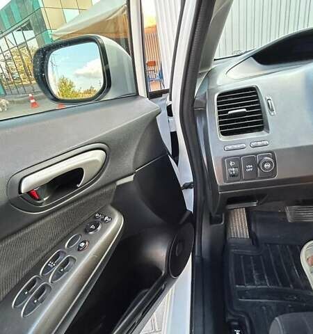 Белый Хонда Цивик, объемом двигателя 1.8 л и пробегом 259 тыс. км за 6300 $, фото 5 на Automoto.ua