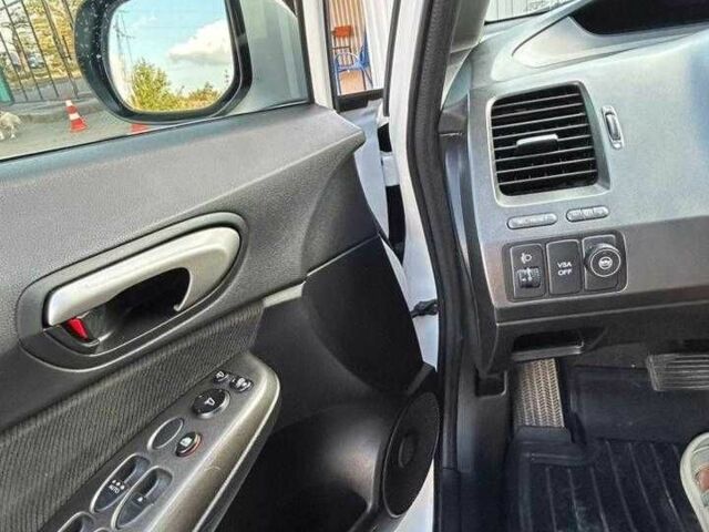 Белый Хонда Цивик, объемом двигателя 1.8 л и пробегом 259 тыс. км за 6300 $, фото 5 на Automoto.ua