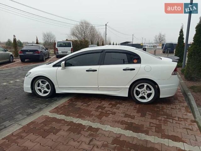 Белый Хонда Цивик, объемом двигателя 1.8 л и пробегом 250 тыс. км за 6800 $, фото 2 на Automoto.ua