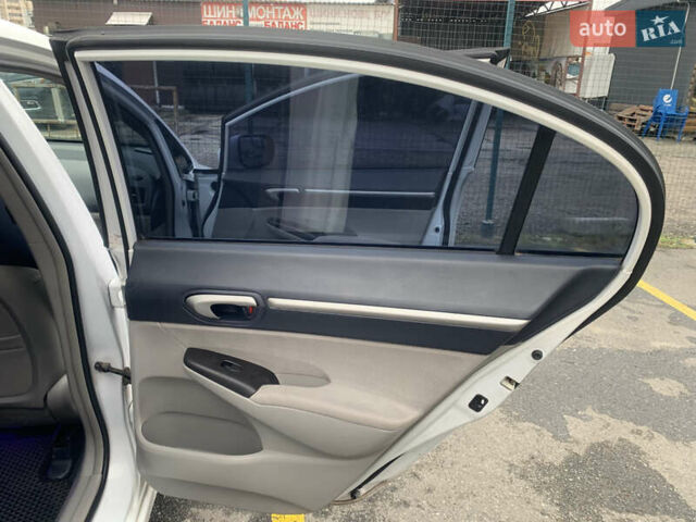 Белый Хонда Цивик, объемом двигателя 1.34 л и пробегом 206 тыс. км за 5950 $, фото 25 на Automoto.ua