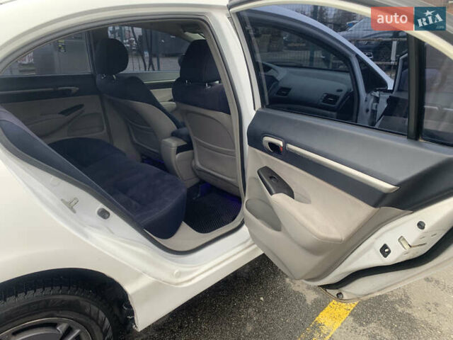 Белый Хонда Цивик, объемом двигателя 1.34 л и пробегом 206 тыс. км за 5950 $, фото 24 на Automoto.ua