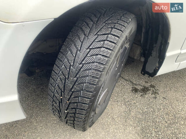 Белый Хонда Цивик, объемом двигателя 1.34 л и пробегом 206 тыс. км за 5950 $, фото 28 на Automoto.ua