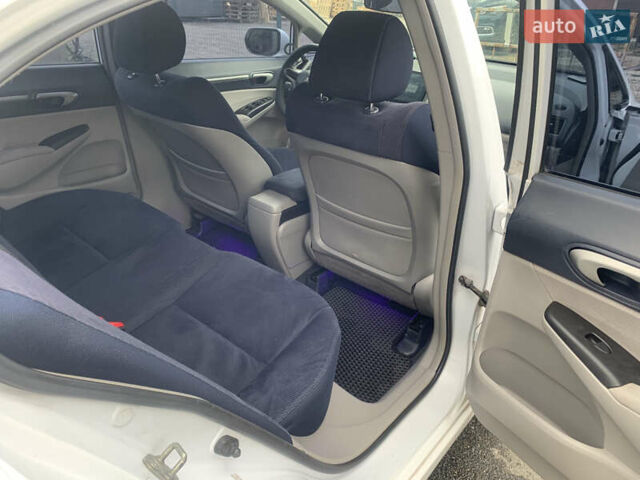 Белый Хонда Цивик, объемом двигателя 1.34 л и пробегом 206 тыс. км за 5950 $, фото 22 на Automoto.ua