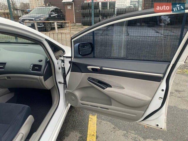 Белый Хонда Цивик, объемом двигателя 1.34 л и пробегом 206 тыс. км за 5950 $, фото 16 на Automoto.ua