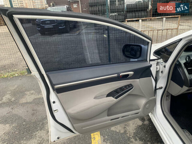 Белый Хонда Цивик, объемом двигателя 1.34 л и пробегом 206 тыс. км за 5950 $, фото 13 на Automoto.ua