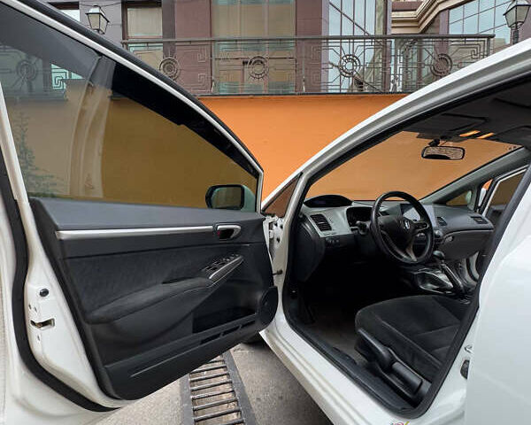 Белый Хонда Цивик, объемом двигателя 1.8 л и пробегом 182 тыс. км за 9600 $, фото 34 на Automoto.ua