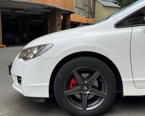 Белый Хонда Цивик, объемом двигателя 1.8 л и пробегом 182 тыс. км за 9600 $, фото 12 на Automoto.ua