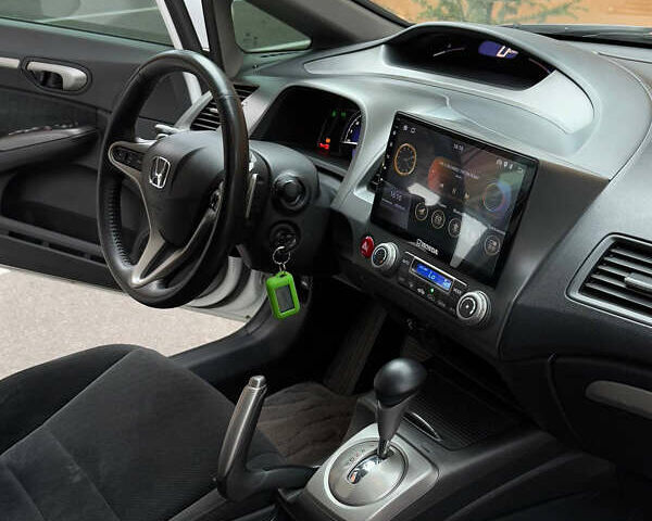 Белый Хонда Цивик, объемом двигателя 1.8 л и пробегом 182 тыс. км за 9600 $, фото 65 на Automoto.ua