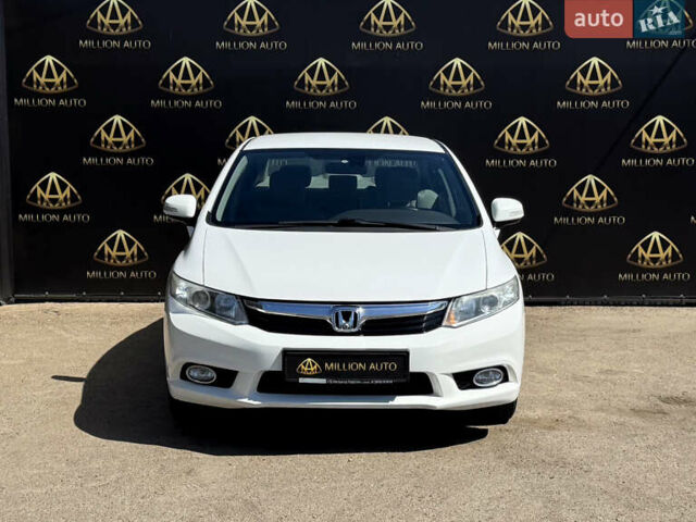 Белый Хонда Цивик, объемом двигателя 1.8 л и пробегом 187 тыс. км за 9999 $, фото 1 на Automoto.ua