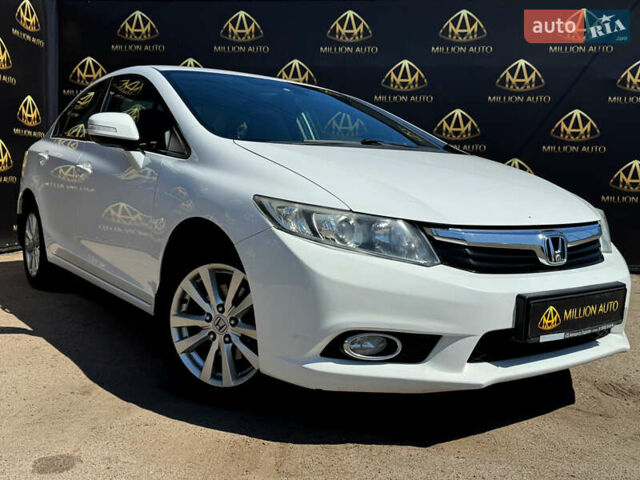 Белый Хонда Цивик, объемом двигателя 1.8 л и пробегом 187 тыс. км за 9999 $, фото 6 на Automoto.ua