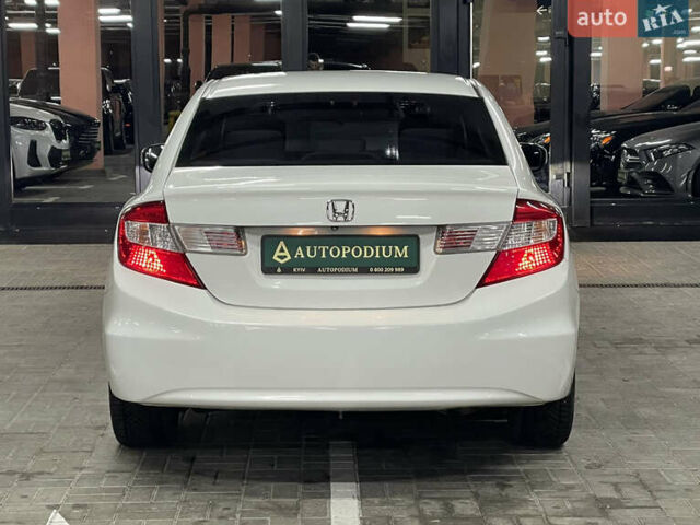 Белый Хонда Цивик, объемом двигателя 1.8 л и пробегом 233 тыс. км за 7999 $, фото 5 на Automoto.ua