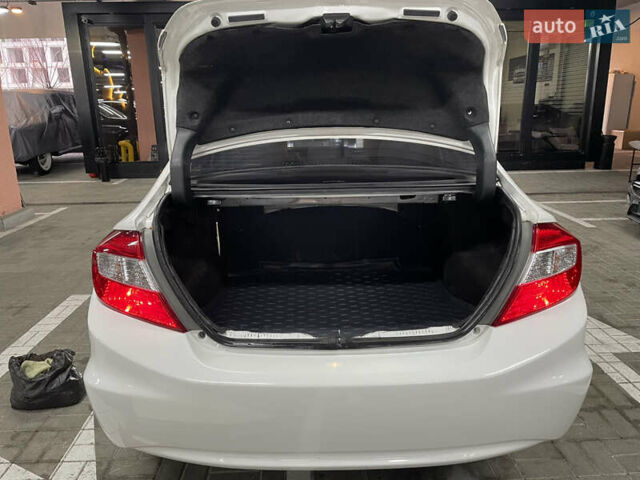 Белый Хонда Цивик, объемом двигателя 1.8 л и пробегом 233 тыс. км за 7999 $, фото 19 на Automoto.ua